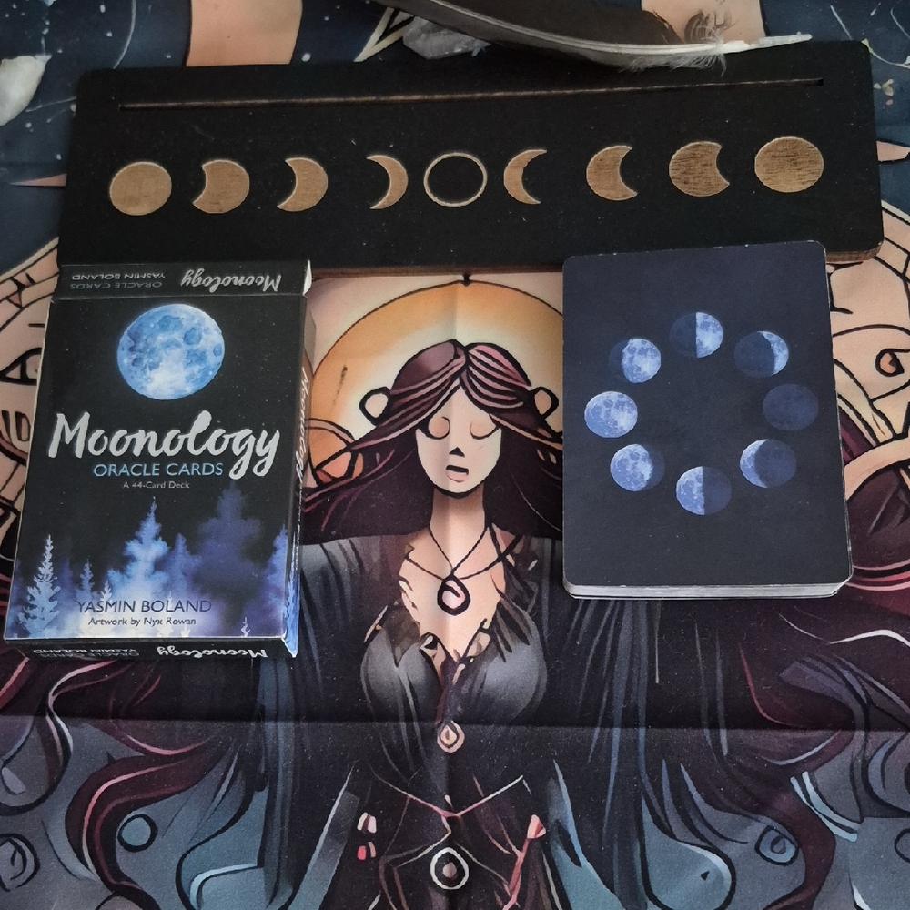 Moonology Oracle Cards with Lunar Design